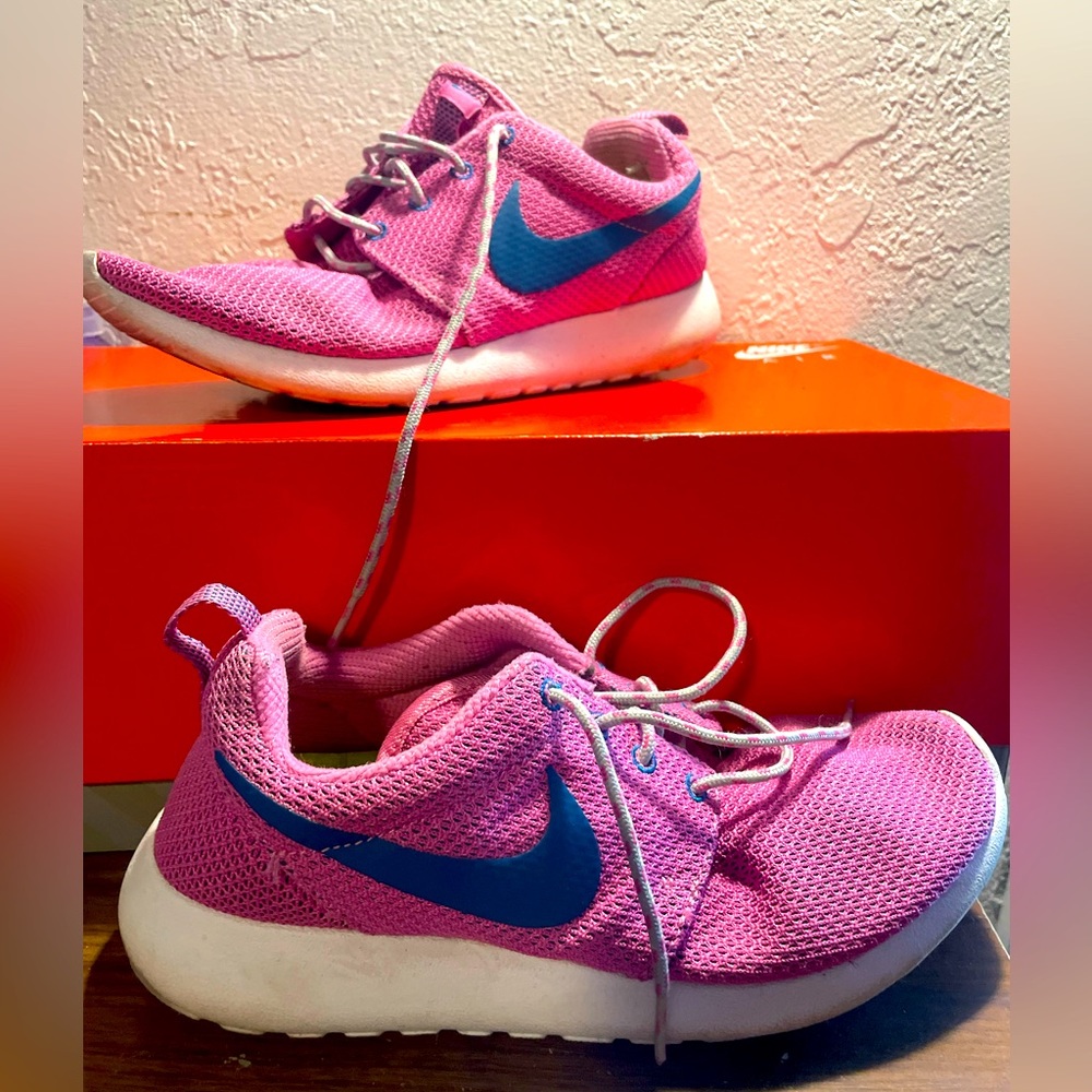 Nike. Size 7 Women’s Athletic Shoe. Pink w/blue swish.